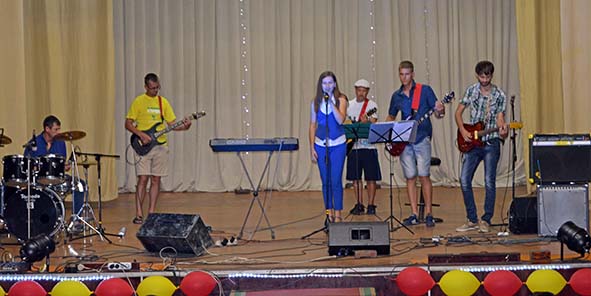 15 июля 2017 года  в 19-00 на торговой площади поселка Смидович состоится сводный концерт творческих коллективов  города Биробиджана и Смидовичского района. 