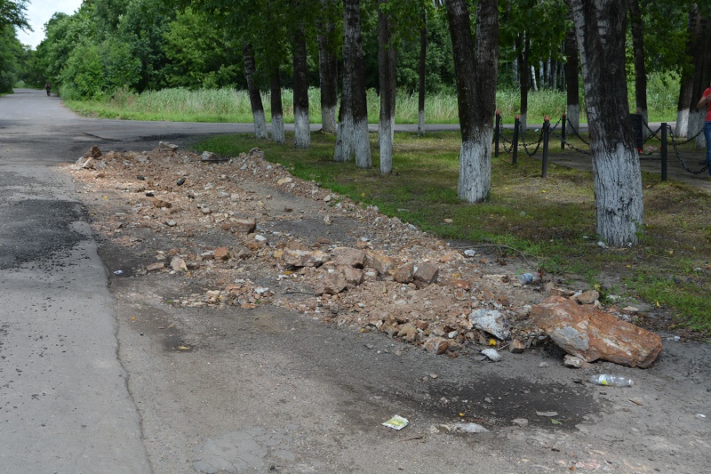 Уже не первый год жителей Соцгородка  волнует полное отсутствие уличного освещения  и неудовлетворительное состояние дорог