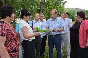 Во время второй поездки руководитель автономии посетил предприятия и объекты социальной сферы, действующие на территории Смидовичского городского поселения