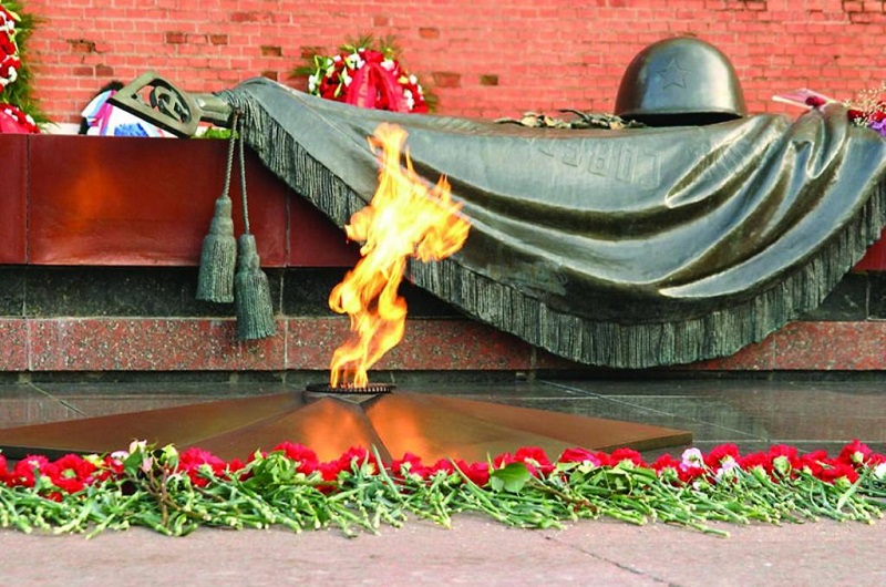 3 декабря – День Неизвестного солдата в России. Эта дата отмечается в память о российских и советских воинах, погибших в боевых действиях на территории страны и за её пределами.