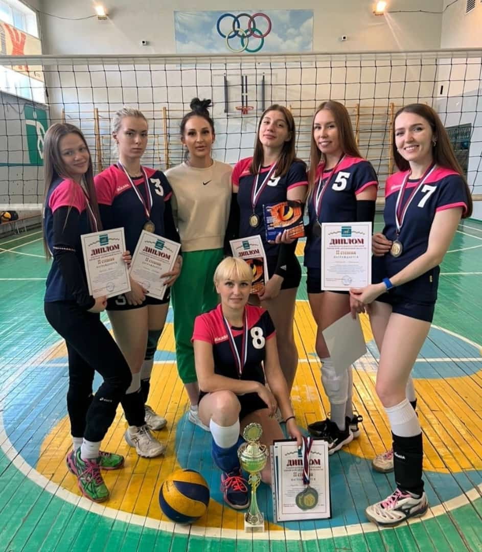 <strong><em>Команда Смидовичского района заняла второе место на соревнованиях по волейболу.</em></strong>