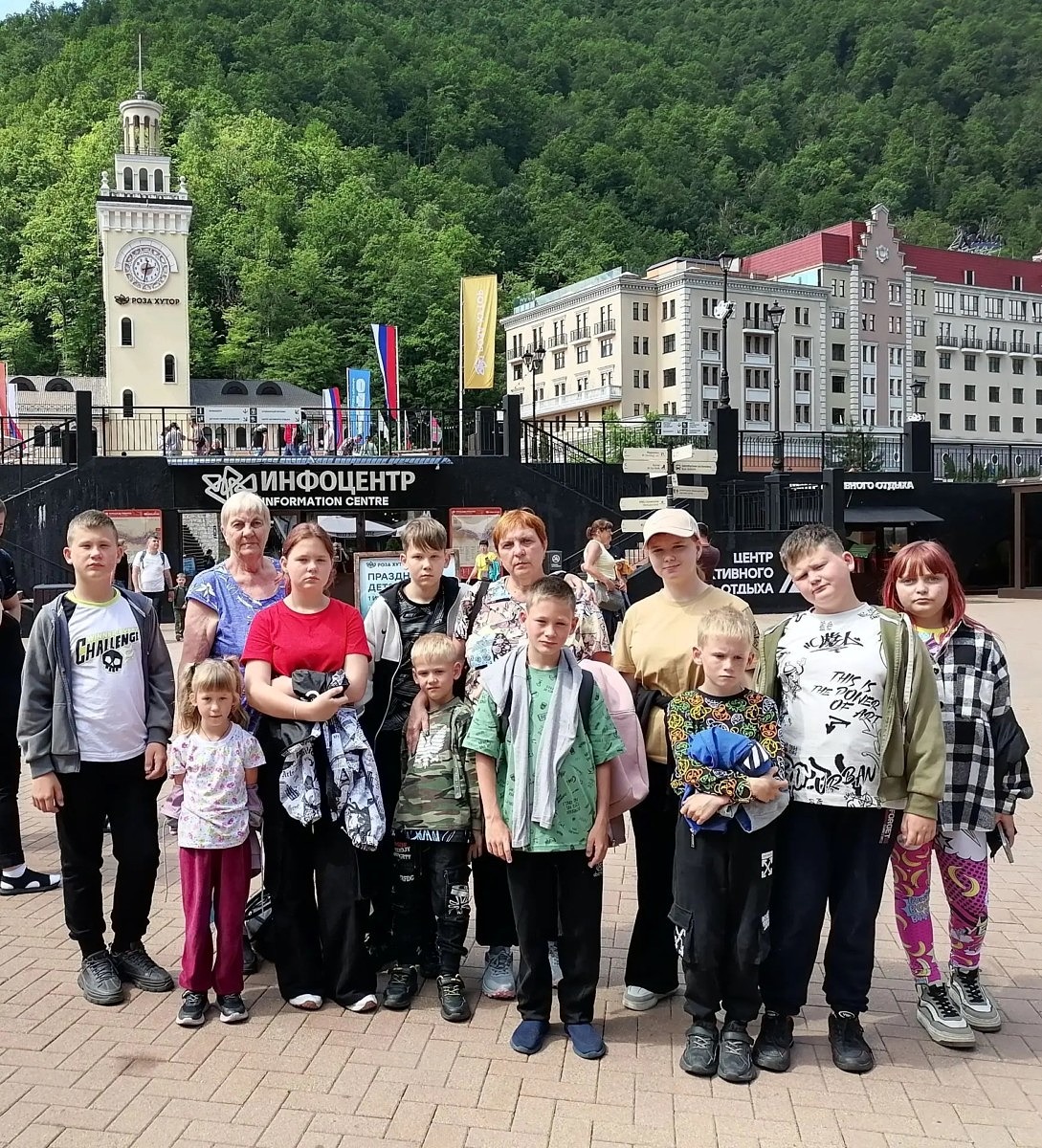 В её лучах согреты все